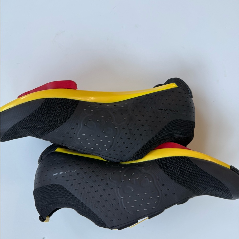 SoulCycle Black Shoes with Yellow Highlights - Picture 3 of 4